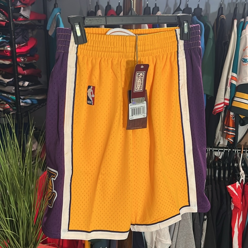 Los Angeles Lakers Mitchell & Ness Basketball Shorts - Picture 3 of 4